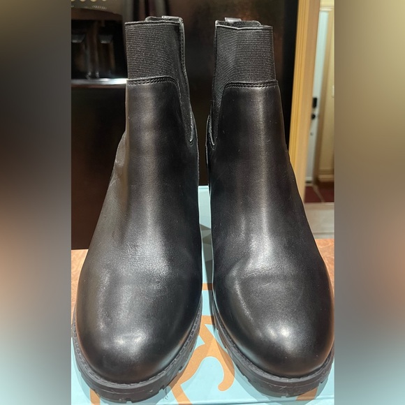 Clarks Shoes - Women’s Clarks Black Leather Ankle Boots, Size 9